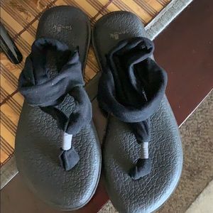 Sanuk yoga sandals